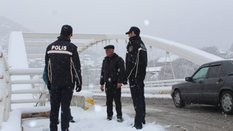 Polis&nbsp;gücləndirilmiş rejimdə xidmət aparır - FOTOLAR