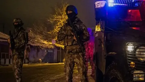 Türkiyə polisi İŞİD-ə qarşı əməliyyat: 127 nəfər saxlanıldı