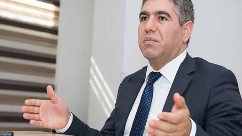 Deputat universitetdə dərs deməyə başladı