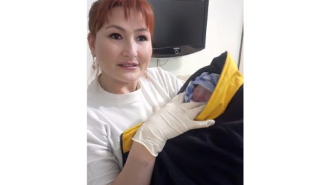 Bakıda əkizlərdən biri evdə, digəri xəstəxanada doğuldu