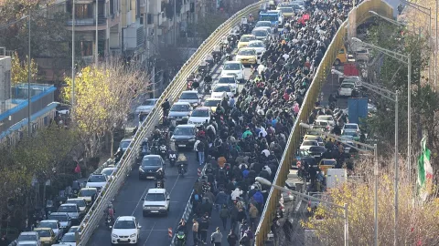 İranda gərginlik artır: etirazçılar 3 şəhəri nəzarətə götürüb