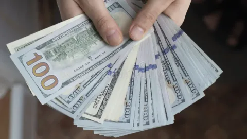 Azərbaycanlı iş adamı Yeni ildə 3 milyard dollara yaxın pul İTİRDİ