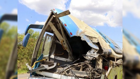 Yük maşını avtobusla toqquşdu: 11 ölü