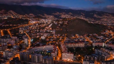Venesuela paytaxtı zərbələr nəticəsində işıqsız qalıb