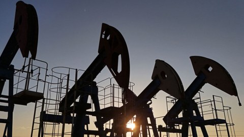 &ldquo;Brent&rdquo; nefti kəskin&nbsp;ucuzlaşdı - 60 dollara düşüb