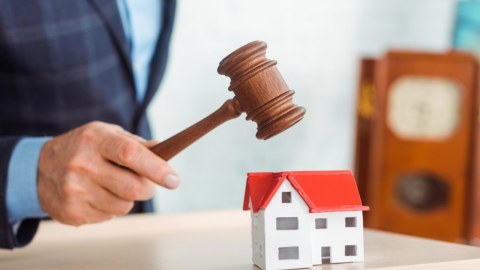 Bağlanan bankların əmlakları hərraca çıxarılır