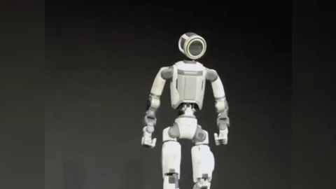 İnsan kimi yeriyə bilən robot hazırlandı - GÖRÜNTÜLƏR