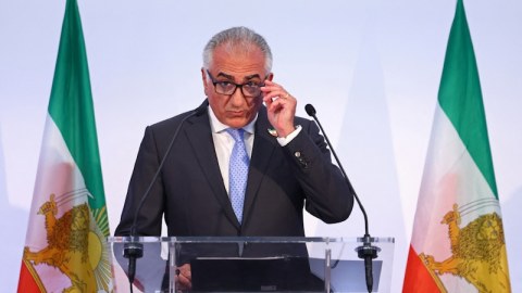 İran şahının oğlu silahlı qüvvələrə müraciət etdi: Xalqa atəş açmayın!