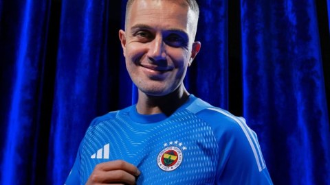 "Fənərbağça" sabiq qapıçısını transfer etdi