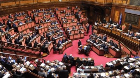 Senator&nbsp;İrandakı etirazları dəstəkləməyə çağırdı