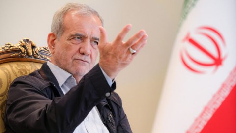 Pezeşkian xalqı meydanlara ÇAĞIRDI