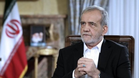 Pezeşkian etirazçıların nümayəndələri ilə görüşdü