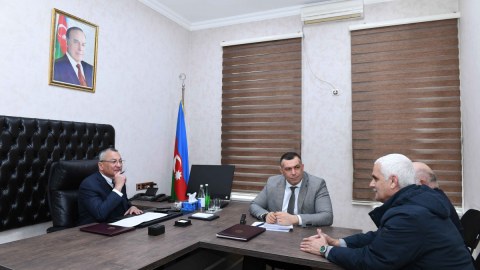 Rövşən Rzayev keçmiş köçkünləri qəbul edib - FOTO