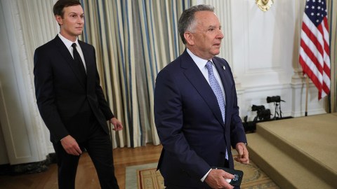 Trampın elçisi ilə kürəkəni Putinin qəbuluna gedirlər