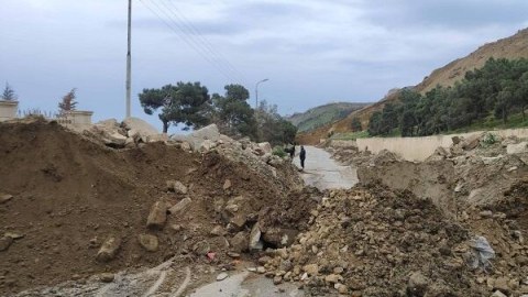 Şamaxı&ndash;Qonaqkənd yolunda sürüşmə - asfalt çökdü