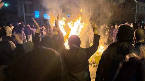 İrandakı etirazlarda ölənlər və saxlanılanların sayı AÇIQLANDI