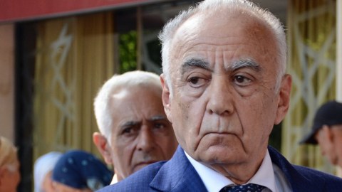 Hacıbala Abutalıbov Bakıdan köçdü