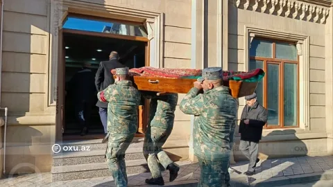 Milli Qəhrəmanın&nbsp;cənazəsi Təzəpir məscidinə gətirilib - FOTO