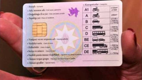 Sürücülük vəsiqəsi alanların sayı 2 dəfədən çox AZALIB