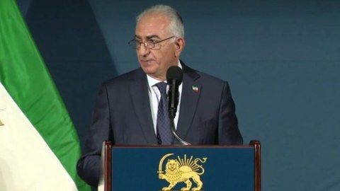 Pəhləvi İranda demokratiya qurmaq istəyir
