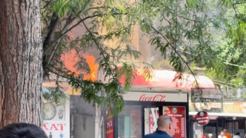 Bakının mərkəzində dönərxana yanır