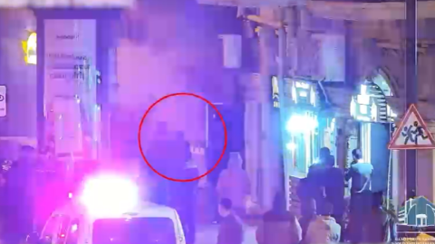 Bakının mərkəzində baş verən yanğına polis belə müdaxilə etdi&nbsp;- VİDEO