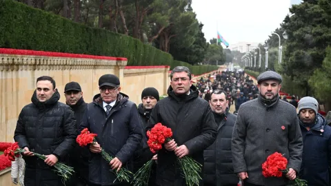 MEDİA nümayəndələri Şəhidlər xiyabanında&nbsp;- FOTOLAR