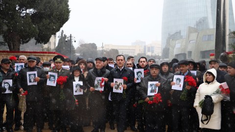 Vəhdət Partiyasının anım aksiyası:&nbsp;150 şəhidin şəkli ilə yürüş