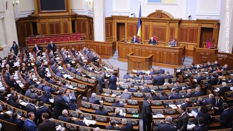 Ukrayna parlamenti işıqsız, susuz qalıb