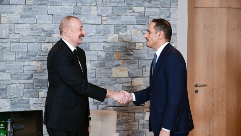 İlham Əliyev Qətərin Baş naziri ilə bir arada