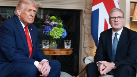 Britaniya Trampın dəvətinə YOX dedi