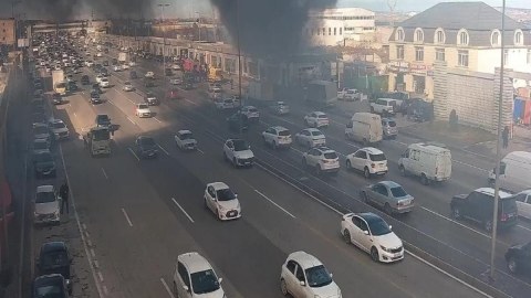 Obyektdəki yanğın yolda tıxaca səbəb oldu - FOTO