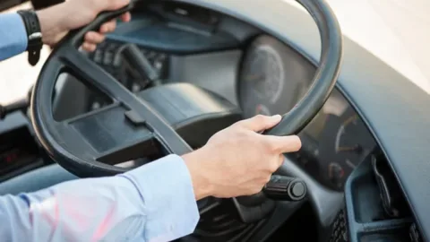 Sərnişinin pulunu oğurlayan avtobus sürücüsü saxlanıldı