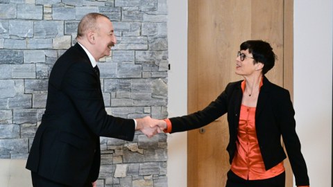 İlham Əliyev Avropa komissarı ilə görüşdü