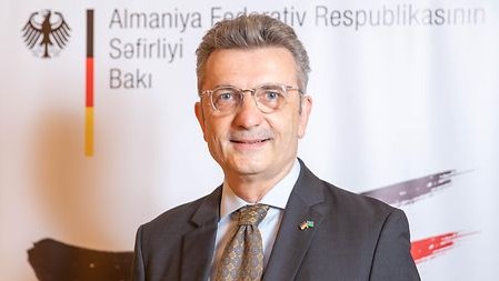 Səfir &ldquo;Qarabağ&rdquo;-&ldquo;Ayntraxt&rdquo; matçına düzgün proqnoz verəni&nbsp;makafatlandıracaq