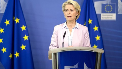Leyen Zelenskidən inciyib