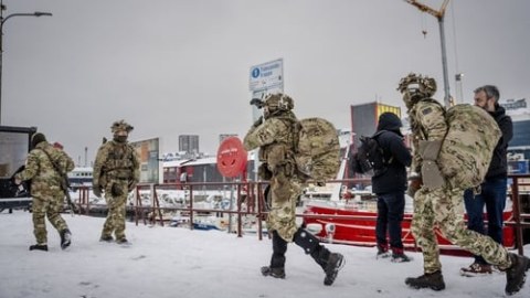 Qrenlandiya ilə bağlı əmr: döyüşə hazır olun!