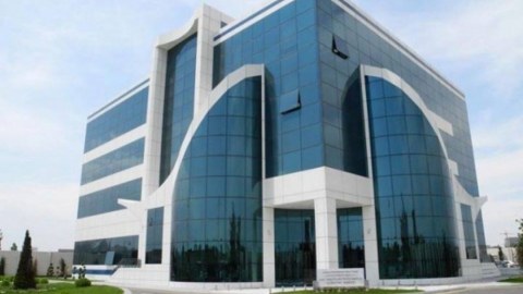 Prospektdə hərəkət edən yük maşınının təkərləri yerindən çıxdı