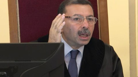 Məşhur hakim 4 881 manat pensiyadan narazıdır
