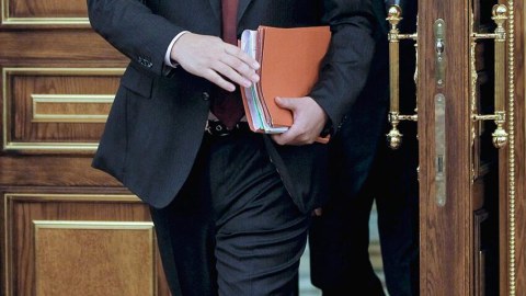 Yüksək vəzifəli məmurlara bonusların verilməsi aparatı narazı saldı