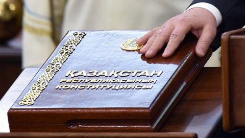 Qazaxıstan Konstitusiyasında prezidentin könüllü istefası da yer alacaq
