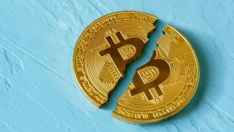 Kriptobazarda sarsıntı:&nbsp;"Bitcoin" 10 ay sonra kəskin ucuzlaşdı