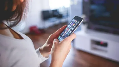 Xaricdən bir telefon gətirsəniz də, bu halda rüsum ödəyəcəksiniz