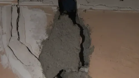 Tovuzda evlər uçmaq təhlükəsində