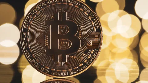 "Bitcoin"in məzənnəsi bir gündə 10 faizdən çox azaldı