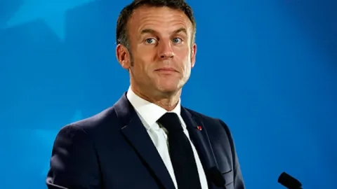 Fransa müxalifəti: "Makron dünyanın ən nüfuzsuz siyasətçisidir"