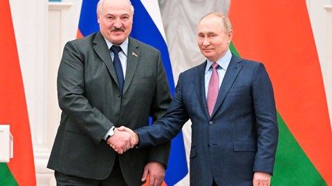 Putin Lukaşenko ilə müzakirə apardı