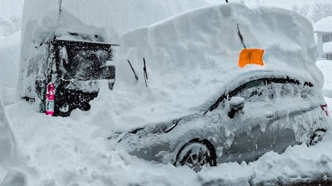 Güclü qar 46 nəfərin həyatına son qoydu