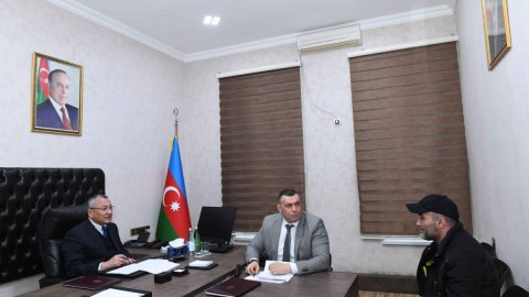 Rövşən Rzayev vətəndaş qəbulu keçirdi - FOTOLAR