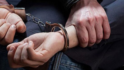 Sosial şəbəkələrdə hədə-qorxu ilə pul tələb edən şəxs saxlanılıb